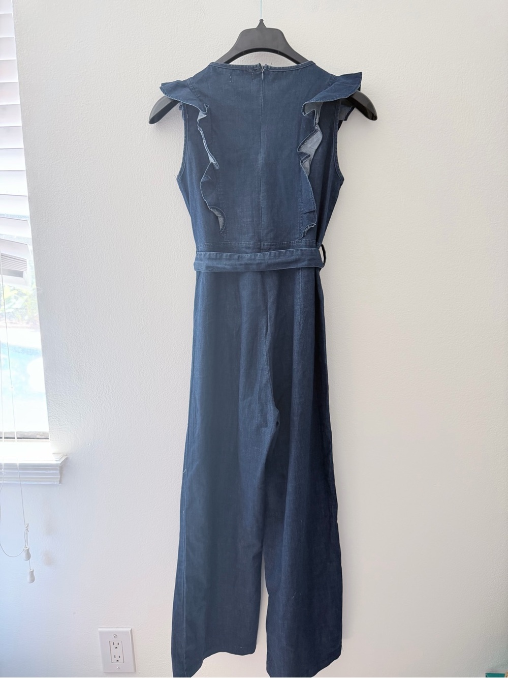 La Reyna Chambray Wide Leg Jumpsuit Ruffle V Neck Tie Waist Women’s L - Picture 8 of 9